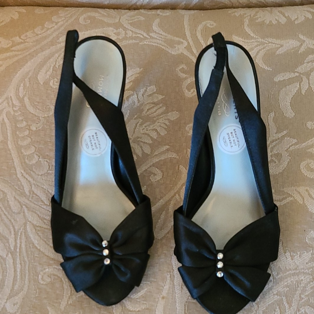 Black sling back heels 👠